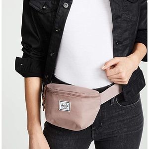 Herschel Fanny Pack in Ash Rose